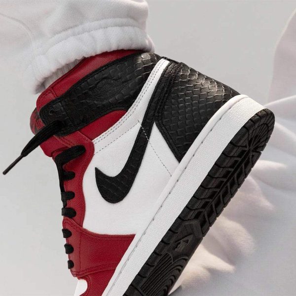 Jordan 1, Air Jordan 1 Retro High Satin Snake Chicago (W)