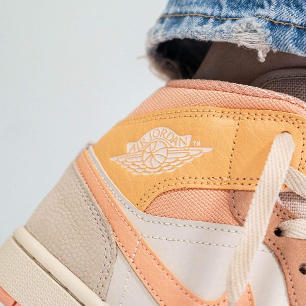 Jordan 1, Air Jordan 1 Wmns Mid 'Apricot'