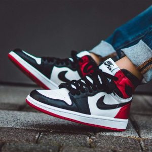 Jordan 1, Air Jordan 1 Wmns Retro High 'Satin Black Toe'