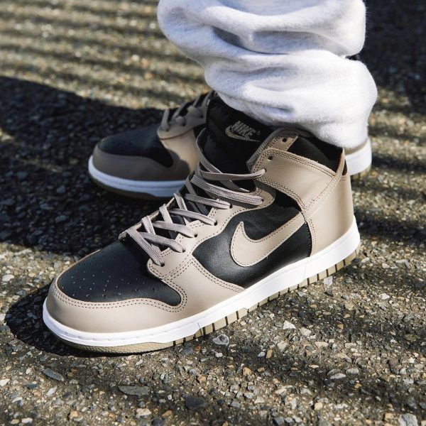 Nike Dunk Trainers, Nike Dunk High Wmns 'Moon Fossil'