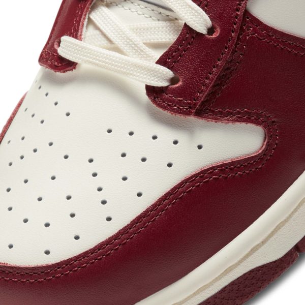 Nike Dunk Trainers, Nike Dunk High Wmns 'Team Red'